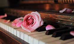 Музыка на пианино без слов и авторских прав: грустная, красивая